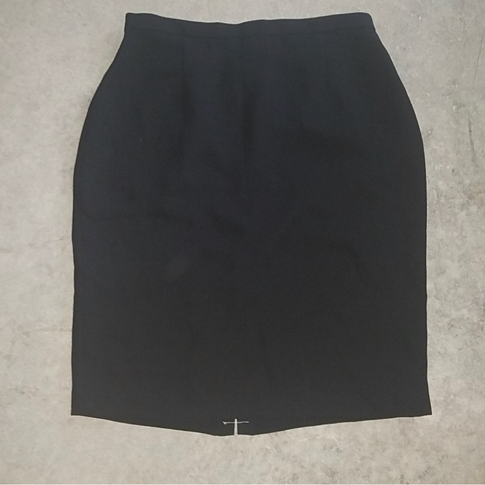 Nwot Liz Claiborne black lined skirt size 10